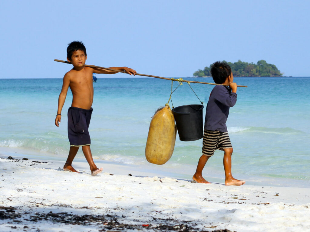 Enfants sur l'île de Koh Rong